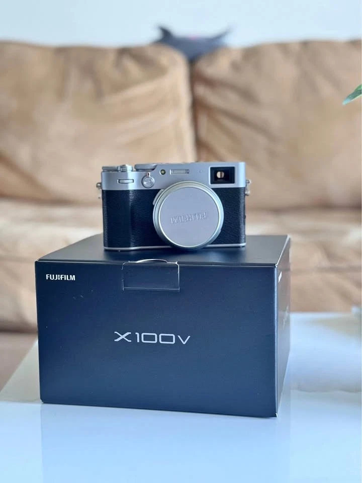 Fujifilm X100V 26.1MP Compact Camera - Silver