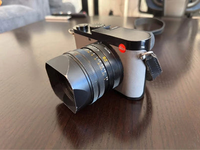 Leica Q2 full frame compact digital camera 47 megapixels with accessories